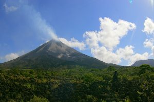 Vulcões Costa Rica: Imagem do Vulcão Arenal, em Monteverde