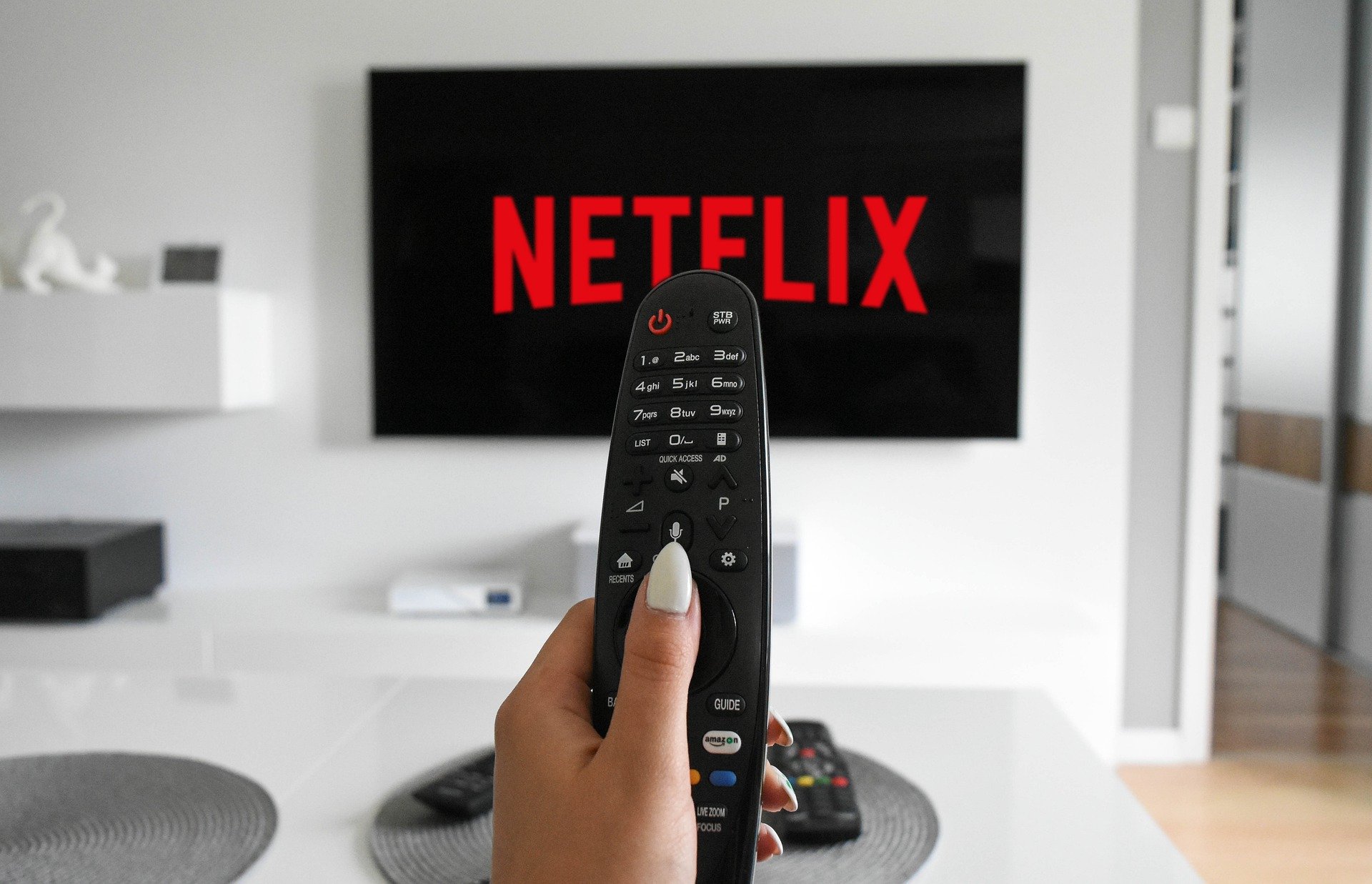 vai com tudo para cima da Netflix e passa a exibir filmes e séries  gratuitas; veja caminho - Portal 6