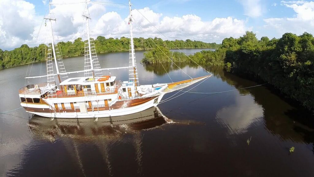 Uma imagem da Amazônia desafio de barco