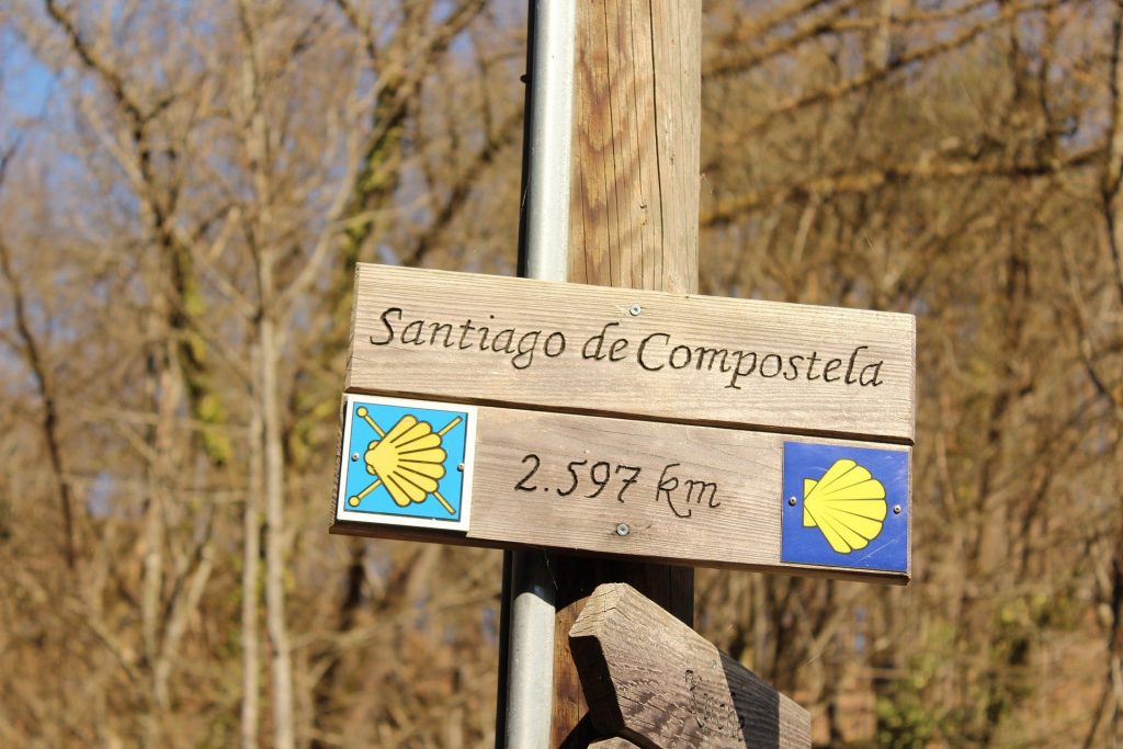 Imagem de uma placa caminho de Santiago